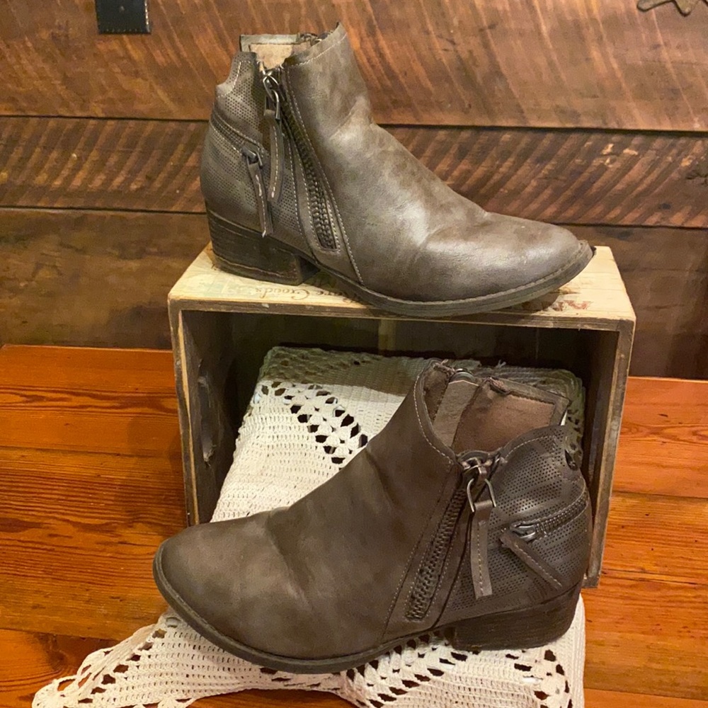 Women’s 10 boots